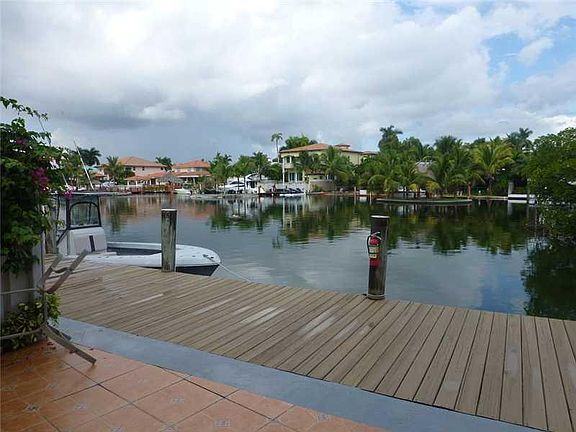 3rd image of 329 Poinciana Island Dr