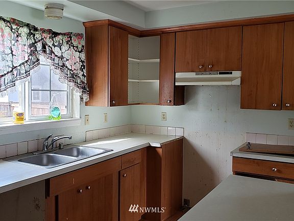 2nd image of 9622 9624 16th Avenue Ct S