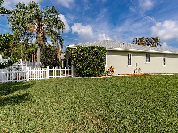4th image of 6845 Bronte Circle