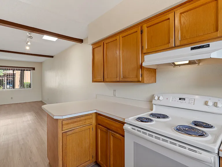 2719 N Columbus Blvd #1 — Photo 2