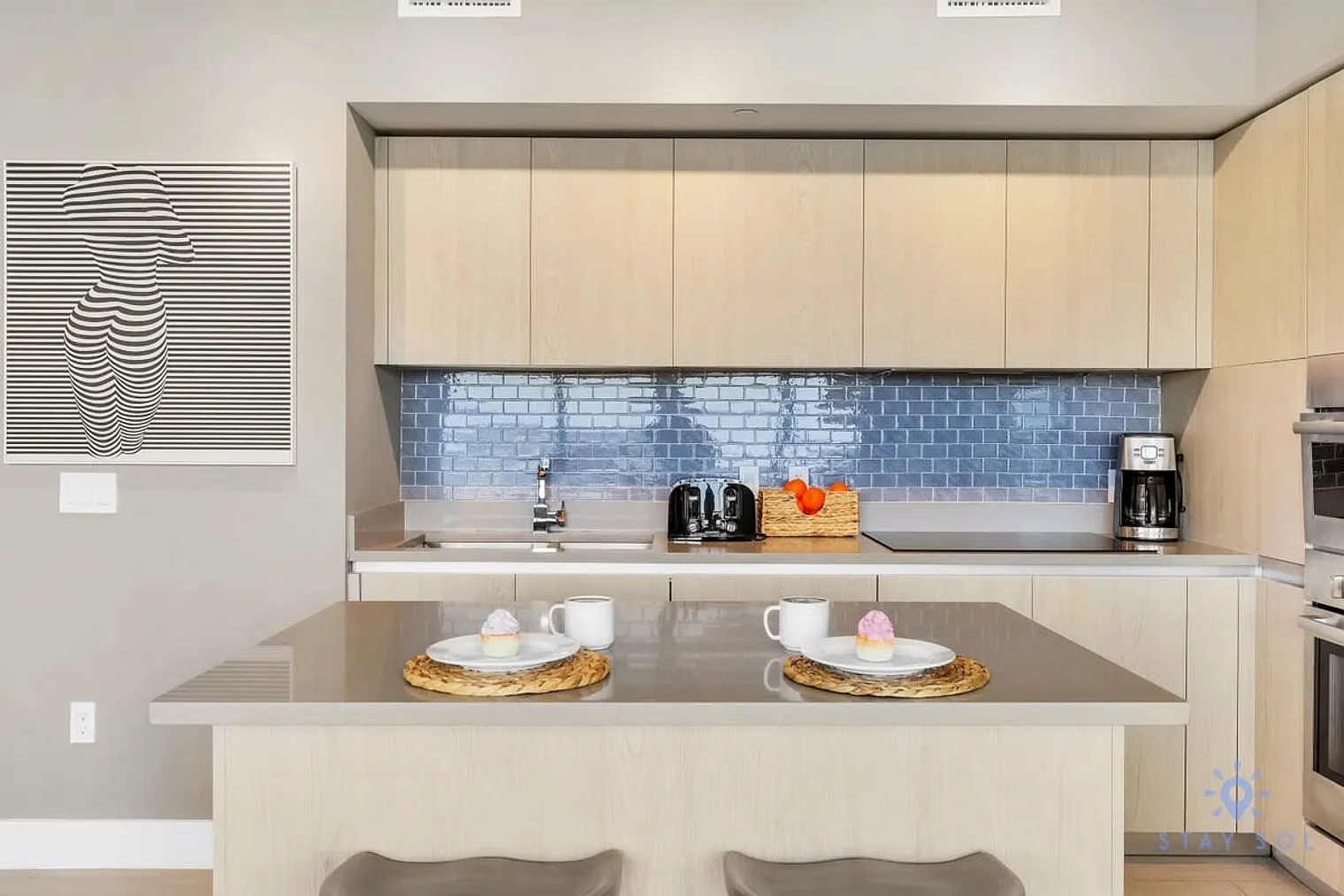 1 bed, 1.0 bath, 796 sqft, $5,916 — Photo 4