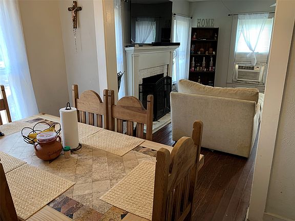 5th image of 306 W Scott St