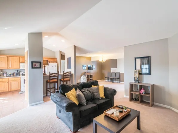 9155 W Elm Ct, Franklin, WI 53132