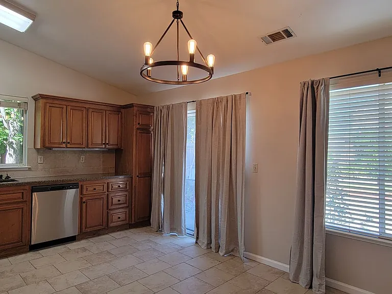 2154 Hemingway St — Photo 6