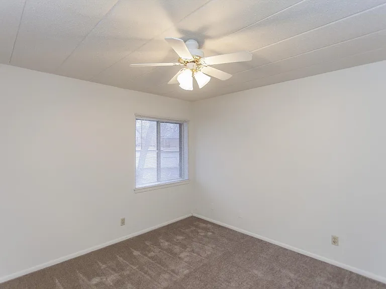 Montclair Place — Photo 30