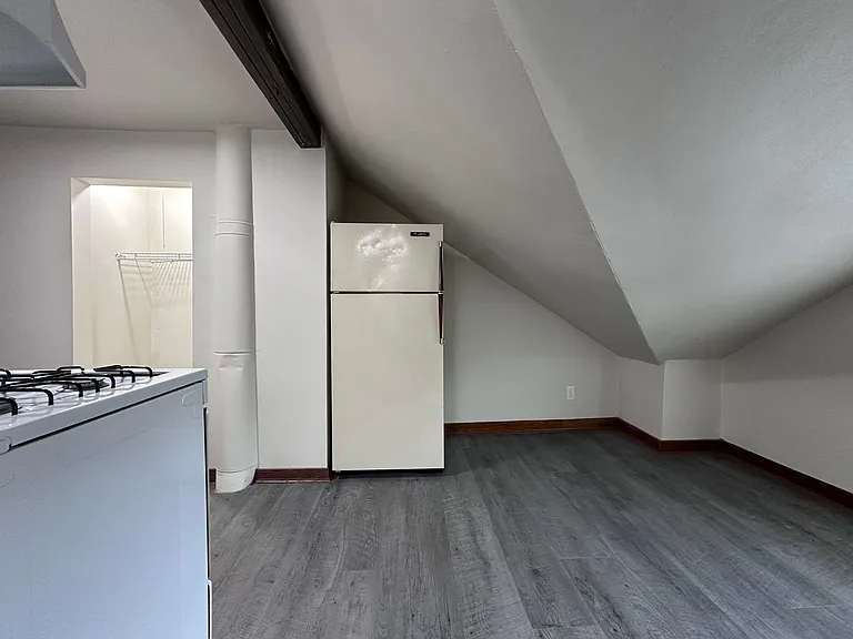 822 Pine St — Photo 11