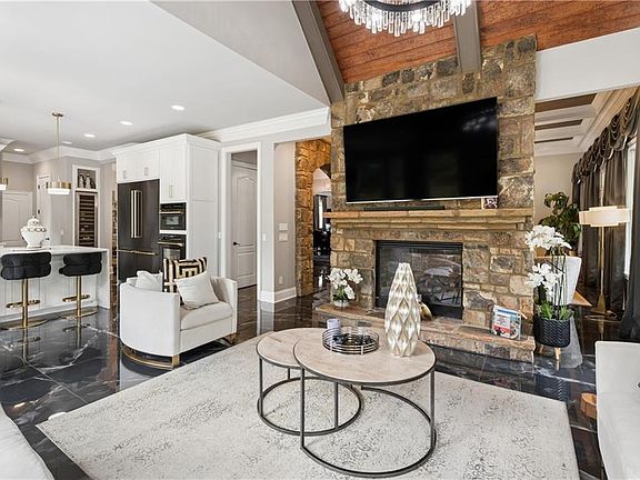 4th image of 2660 Springbluff Ct