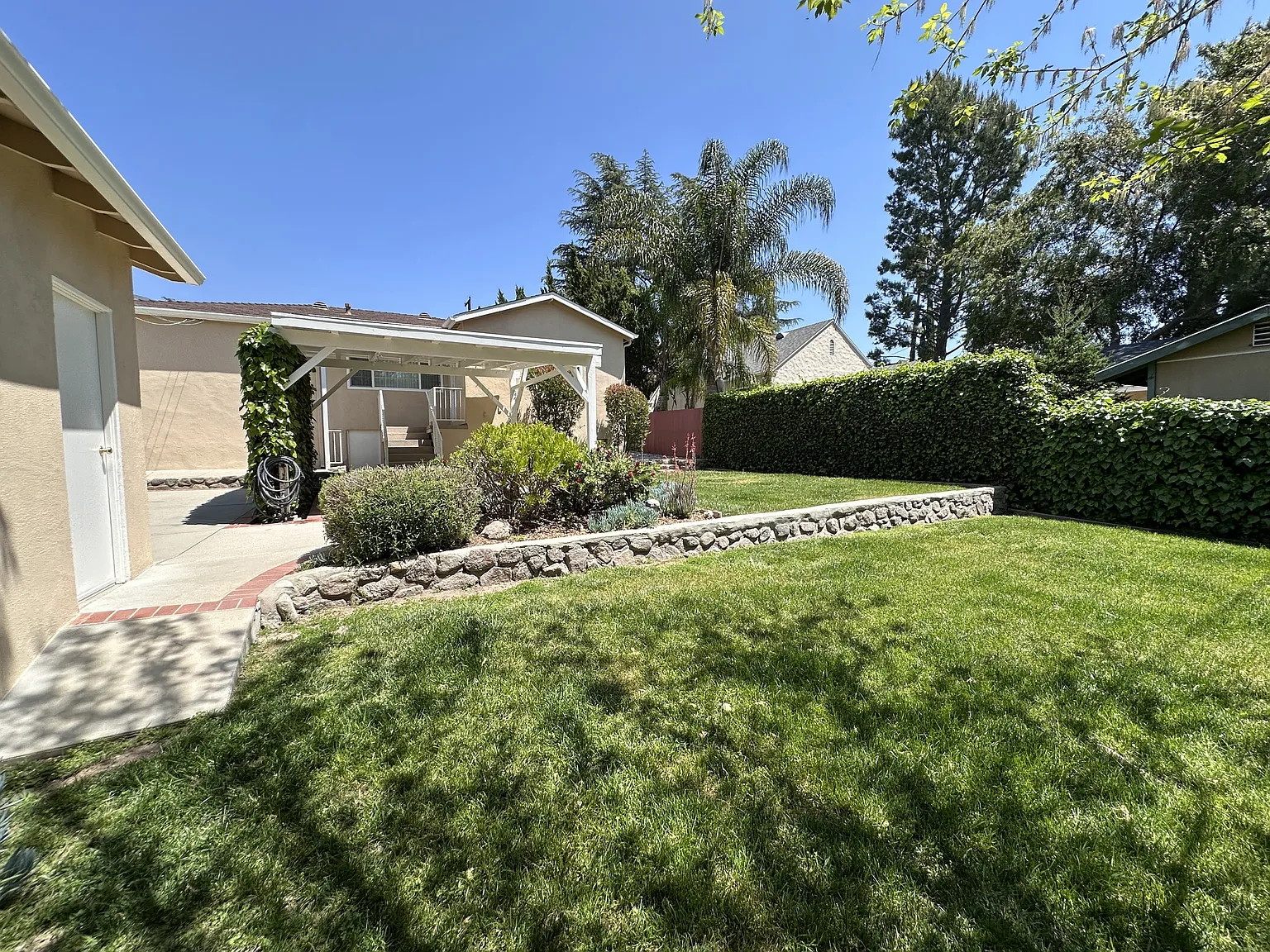 Altura Avenue (3128) - 1 — Photo 4