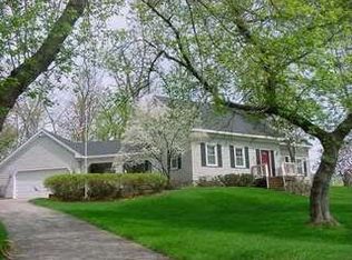 1055 Runyon Rd, Rochester Hills, MI 48306