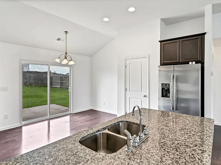 357 Finch Ln — Photo 8
