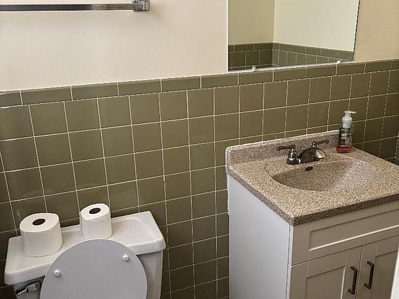 5th image of 416 Prairie Ave #1