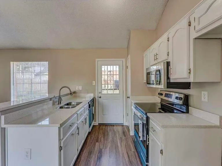 5540 Angelace Dr S — Photo 7