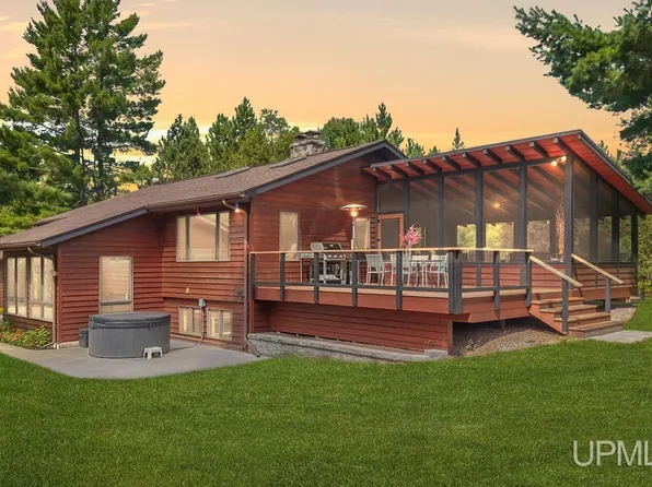 N4922 County Road 607, Iron Mountain, MI 49801