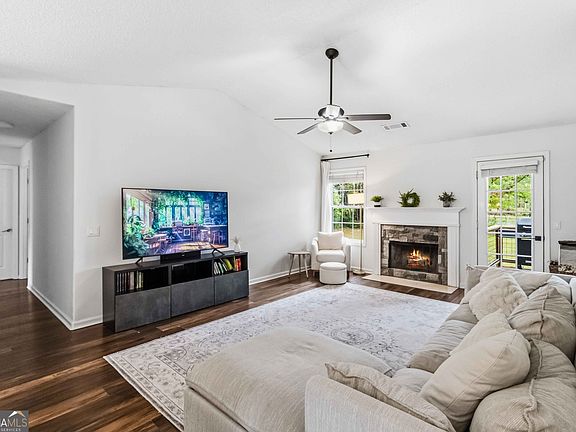 2nd image of 1007 Preserve Ln