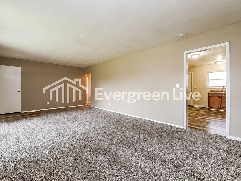 697 Cranford Dr — Photo 4