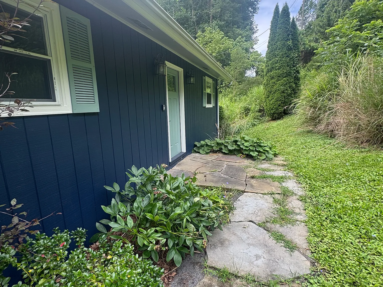3 bed, 1.5 bath, 1700 sqft, $2,500 — Photo 1