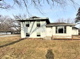 65 117th Ave NE, Blaine, MN 55434