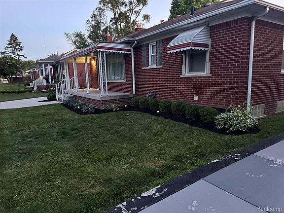 3rd image of 6790 Winona Ave