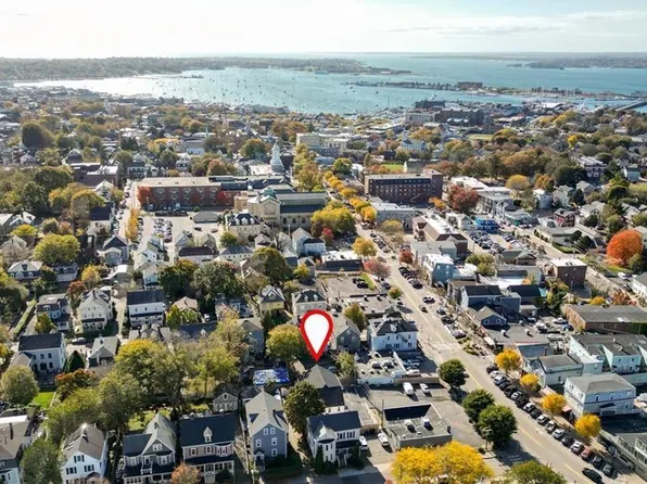 131 Broadway APT 5, Newport, RI 02840