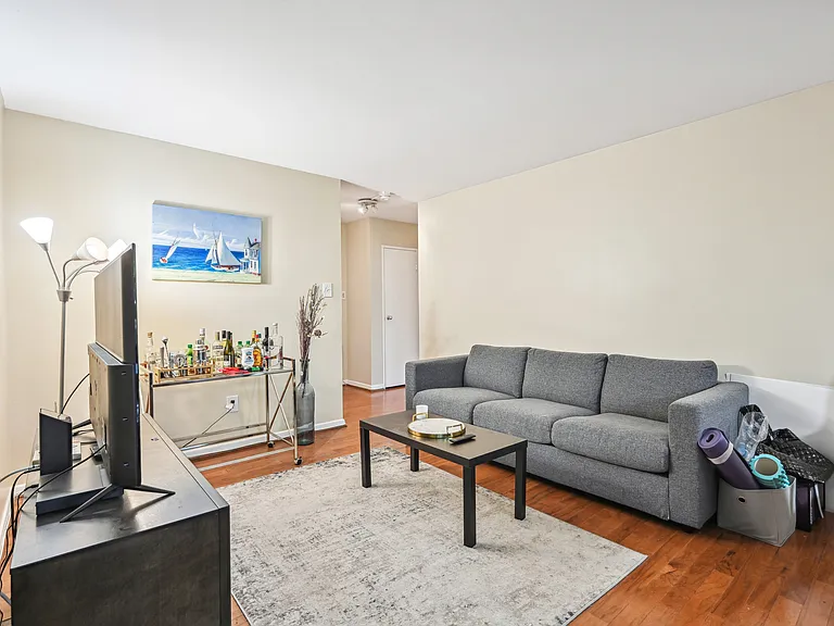 940 25th St NW #316 — Photo 3
