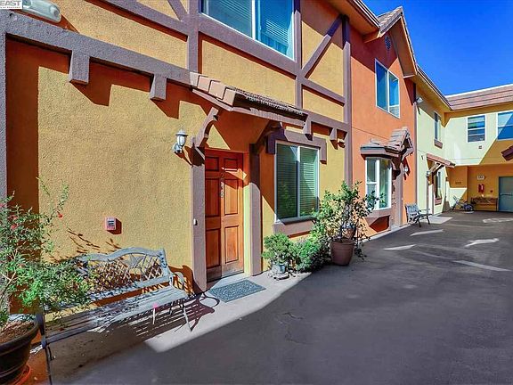 2nd image of 727 San Pablo Ave APT 208