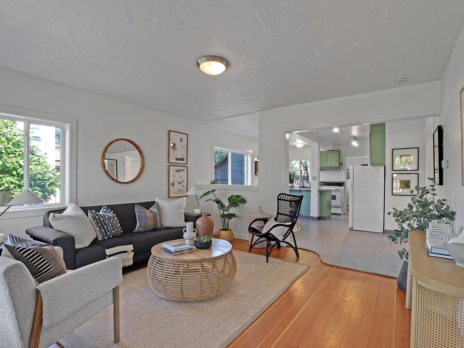 3 bed, 1180 sqft, $3,395 — Photo 4