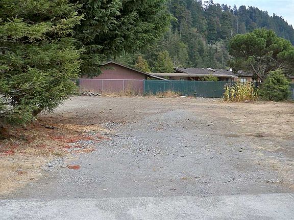 4th image of 120 Salmon Ave