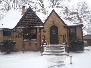 153 Henry St, Elgin, IL 60120