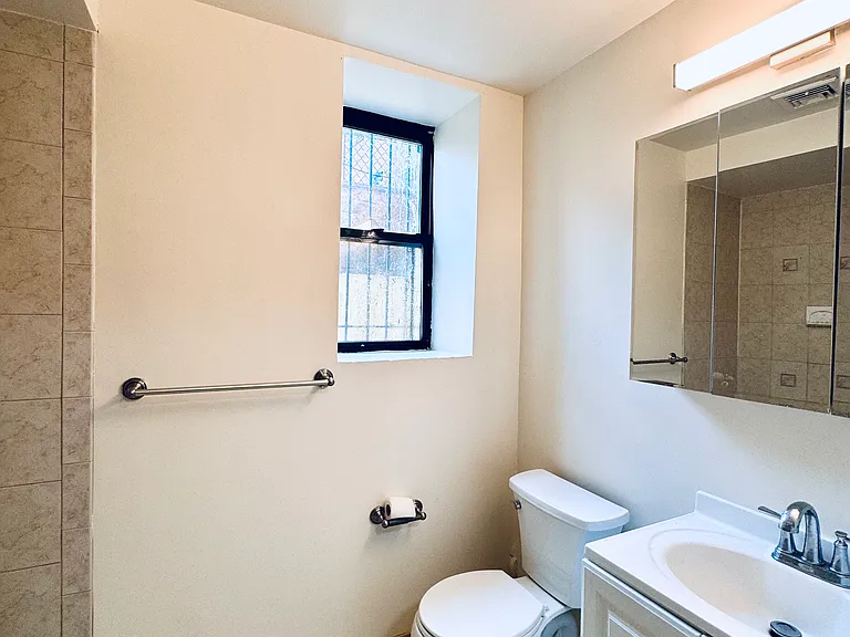 64 Park St #B — Photo 12