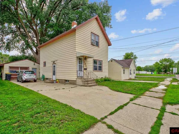 1041 Quincy St, North Mankato, MN 56003
