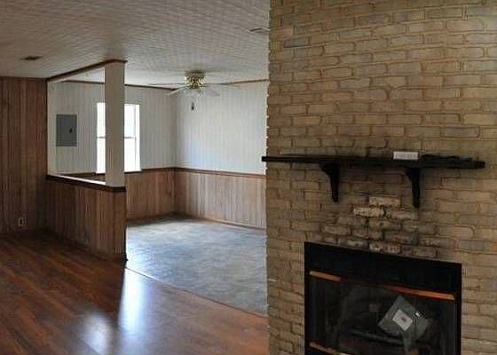 1st image of 2324 Oakwood Dr
