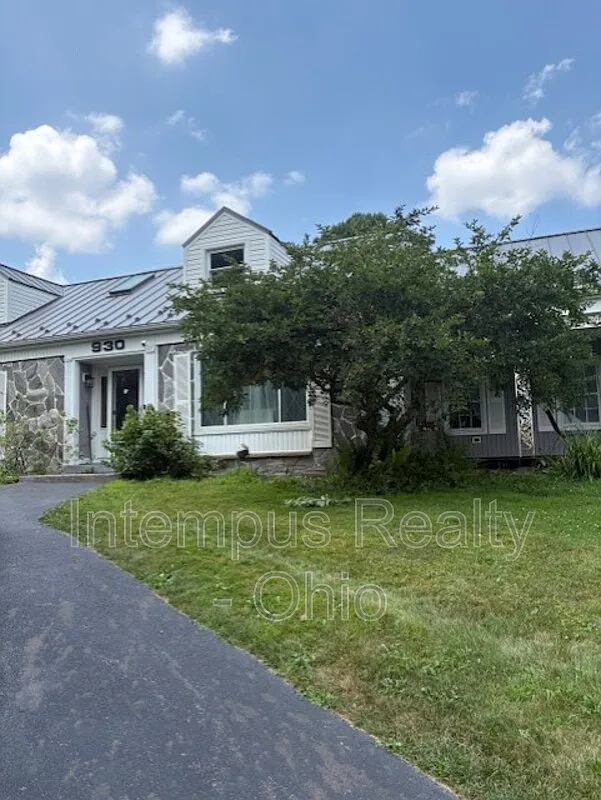 1 bed, 1.0 bath, 2062 sqft, $900 — Photo 1