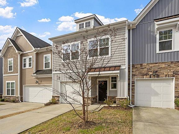 3rd image of 210 Vista Creek Pl