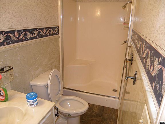 5th image of 526 Meadowlawn Dr