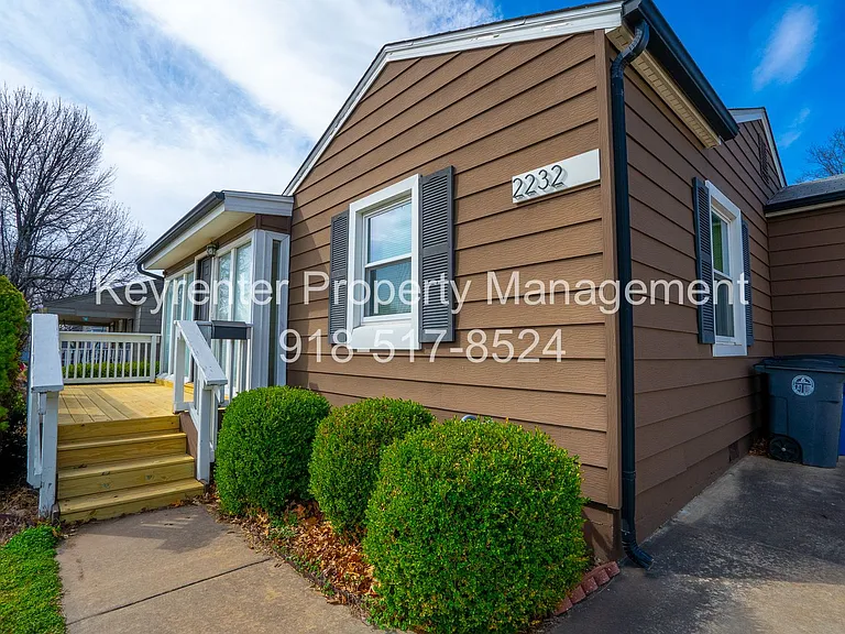 2232 S Marion Ave — Photo 4