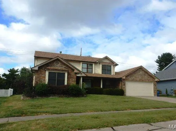 24 Huntington Pkwy, Saint Charles, MO 63301