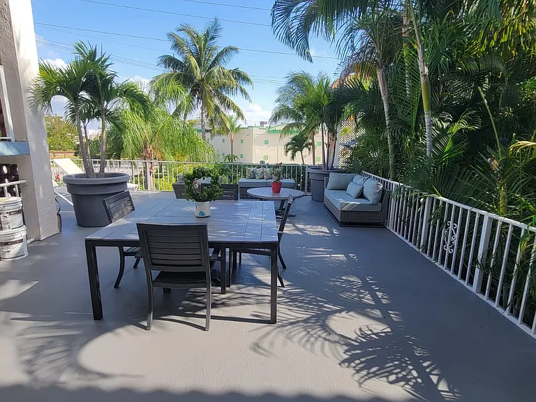 1140 NE 9th Ave #18 — Photo 31