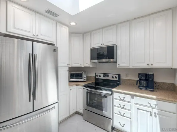 3597 Pear Blossom Dr, Oceanside, CA 92057