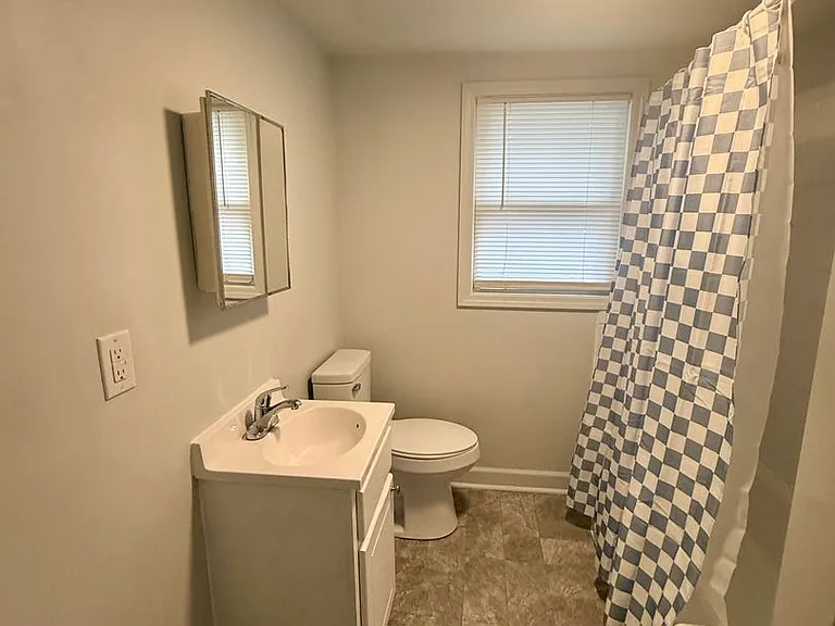 1104 Attica St — Photo 9