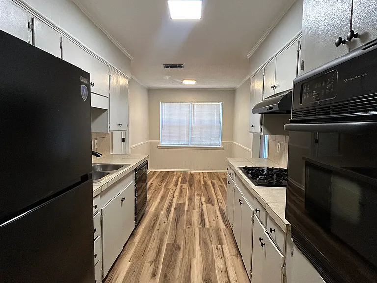 1152 Ferncrest Dr — Photo 6