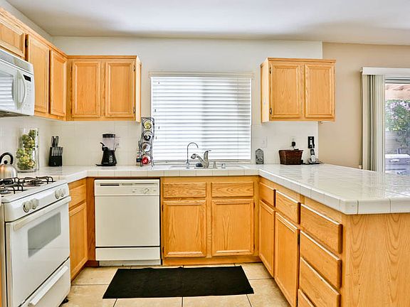 Kitchen / countertops 