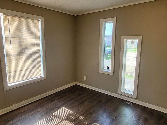 3rd image of 2801 Hinton Dr