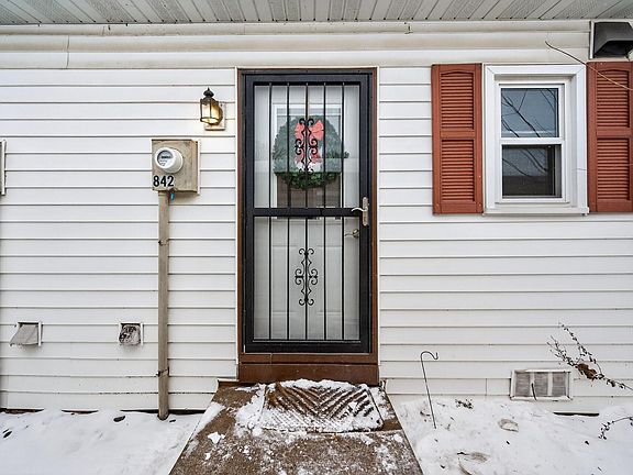 2nd image of 842 Woodgate Dr #211