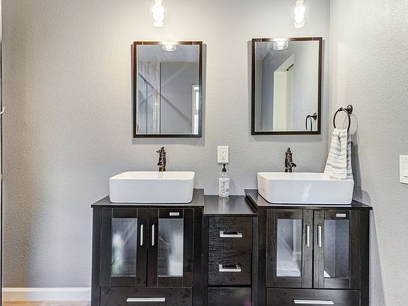 5th image of 290 Elvado Way