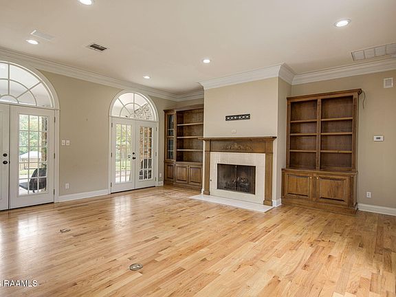 5th image of 313 Lepinay Rd