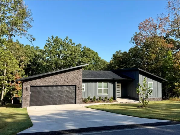 47 Glasgow Dr, Bella Vista, AR 72715