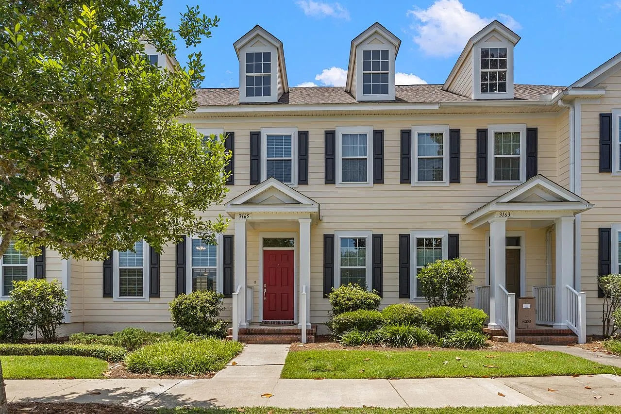 2 bed, 2.5 bath, 1324 sqft, $2,000 — Photo 1