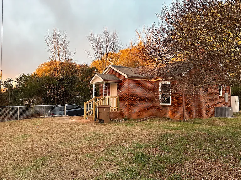 Charles Rd — Photo 8
