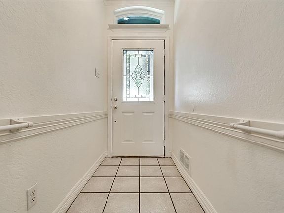 4th image of 1803 Oxford Dr