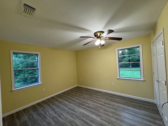 3rd image of 712 5th St NE